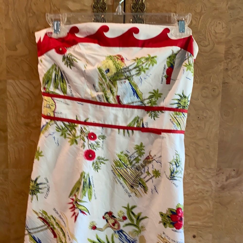 This strapless summer dress is so cute.